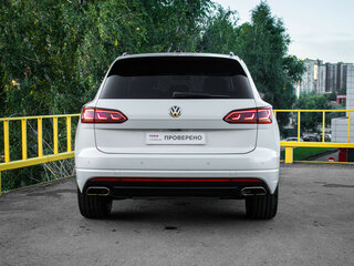 2018 Volkswagen Touareg III, белый, 5590000 рублей, вид 5