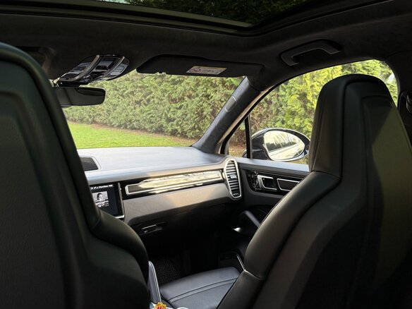 2019 Porsche Cayenne Turbo S E-Hybrid III, чёрный, 12300000 рублей - вид 18