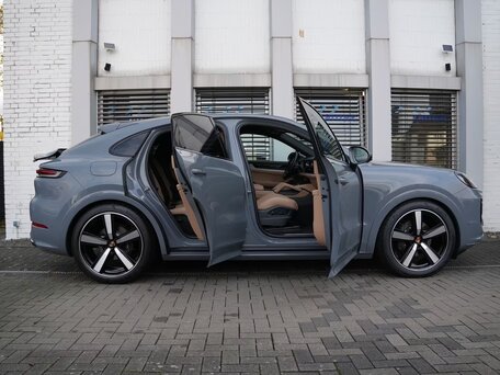 2025 Porsche Cayenne Coupé III Рестайлинг, серый, 15310000 рублей, вид 4