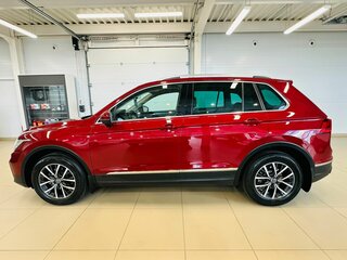 2021 Volkswagen Tiguan II Рестайлинг, красный, 3499900 рублей, вид 3