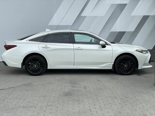 2021 Toyota Avalon V, белый, 2498000 рублей, вид 4