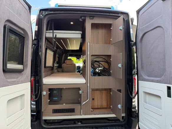 2024 Ford Transit, чёрный, 13900000 рублей - вид 10