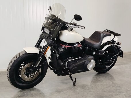 2018 Harley-Davidson Fat Bob, белый, 1449000 рублей, вид 4