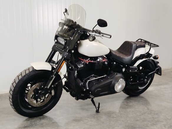 2018 Harley-Davidson Fat Bob, белый, 1449000 рублей - вид 3
