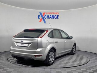 2010 Ford Focus II Рестайлинг, серебристый, 490000 рублей, вид 5
