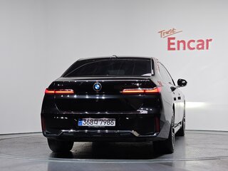 2024 BMW 7 серии 740d xDrive VII (G70), чёрный, 10800000 рублей, вид 3