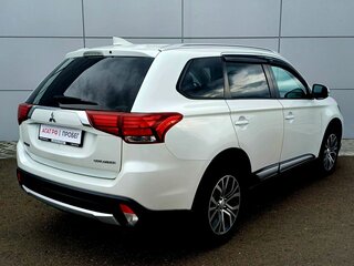 2018 Mitsubishi Outlander III Рестайлинг 2, белый, 1860000 рублей, вид 5