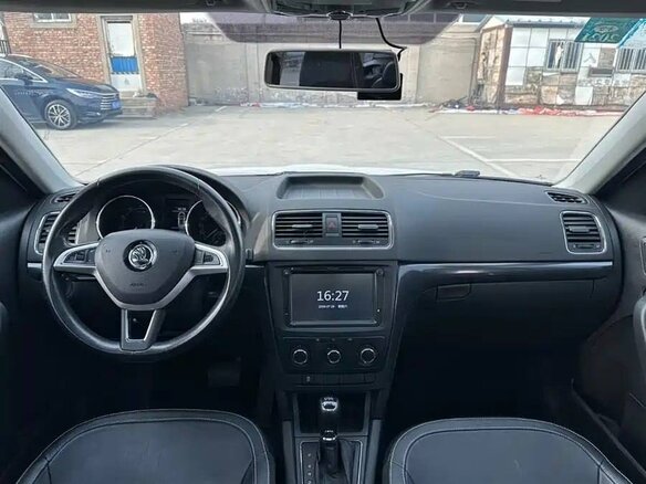 2017 Skoda Yeti I Рестайлинг, белый, 1280000 рублей - вид 4