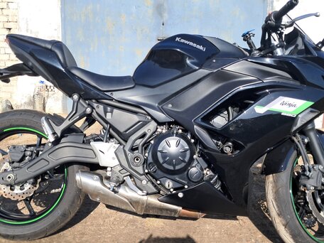 2024 Kawasaki Ninja 650, чёрный, 794381 рублей, вид 2