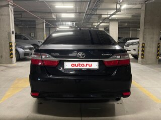 2016 Toyota Camry VII (XV50) Рестайлинг, чёрный, 2100000 рублей, вид 4