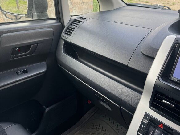 2011 Toyota Voxy II (R70) Рестайлинг, фиолетовый, 1850000 рублей - вид 24
