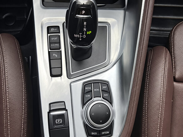 2022 BMW X1 18i sDrive III (U11/U12), пурпурный - вид 16