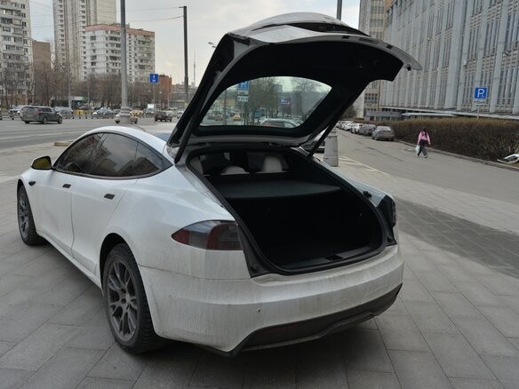 2022 Tesla Model S Long Range I Рестайлинг 2, белый, 7000000 рублей - вид 2