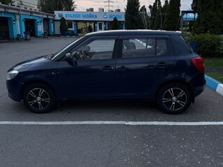 2010 Skoda Fabia II Рестайлинг, синий, 230000 рублей, вид 3