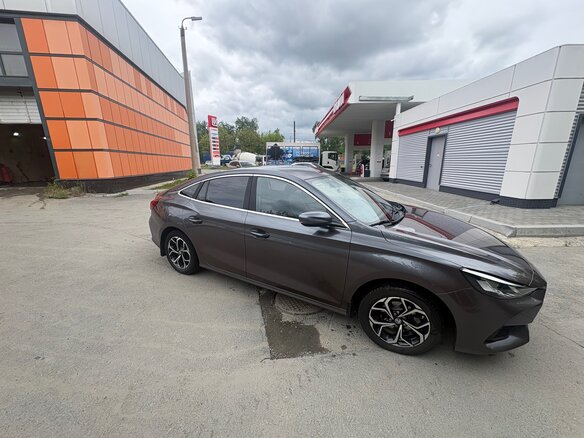 2021 MG 5 II, коричневый, 1299999 рублей - вид 2