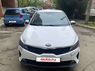 2021 Kia Rio IV Рестайлинг, белый, 1500000 рублей, вид 1