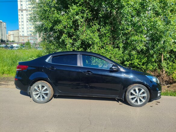 2015 Kia Rio III Рестайлинг, чёрный, 1100000 рублей - вид 5