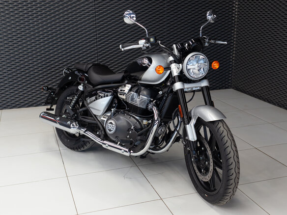 2026 Royal Enfield Super Meteor, серебристый, 773000 рублей