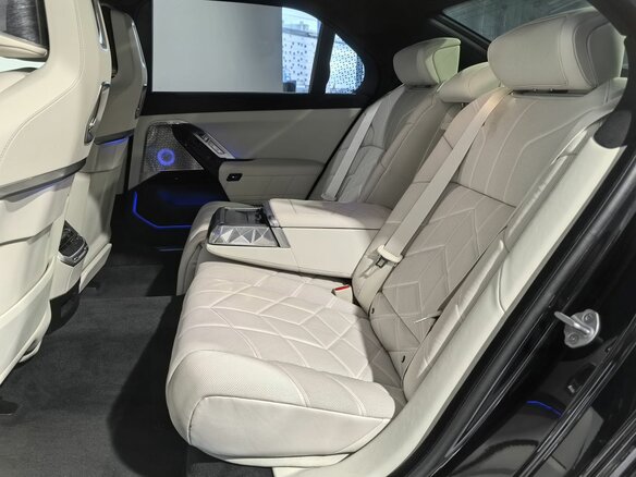 2025 BMW 7 серии 760i xDrive VII (G70), чёрный - вид 15