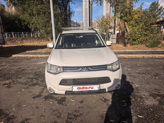 2013 Mitsubishi Outlander III, белый, 1050000 рублей, вид 3