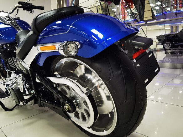 2026 Harley-Davidson Fat Boy, синий, 3300000 рублей - вид 13