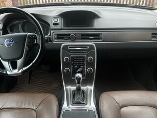 2015 Volvo XC70 II Рестайлинг, коричневый, 2400000 рублей, вид 5