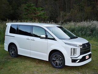 2023 Mitsubishi Delica D:5 I Рестайлинг, белый, 2700000 рублей, вид 3