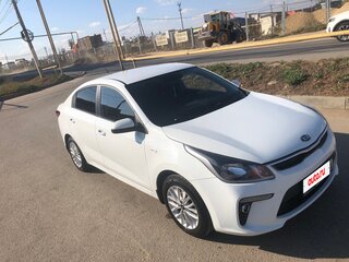 2019 Kia Rio IV, белый, 1355000 рублей, вид 4