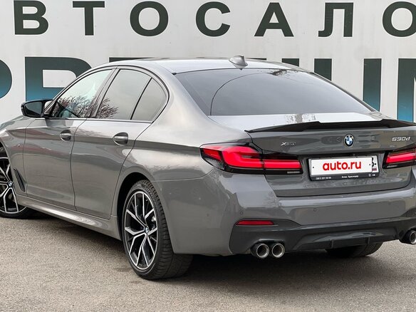 2021 BMW 5 серии 530d xDrive VII (G30/G31/G38) Рестайлинг, серый, 5950000 рублей - вид 3