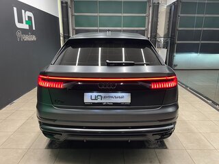 2020 Audi Q8 55 TFSI I (4M), серый, 6790000 рублей, вид 5