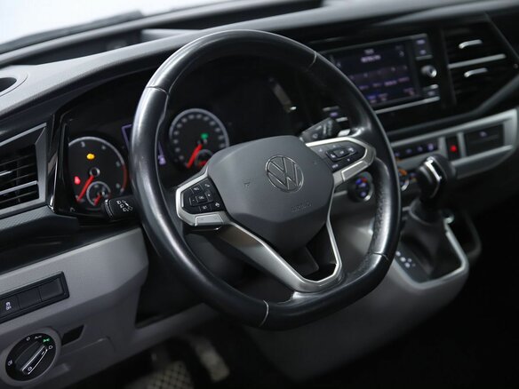 2021 Volkswagen Caravelle T6 Рестайлинг, серый, 4800000 рублей - вид 9