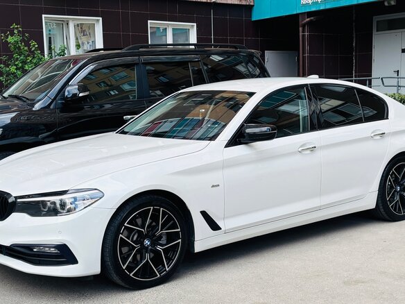 2017 BMW 5 серии 520d xDrive VII (G30/G31/G38), белый, 3000000 рублей