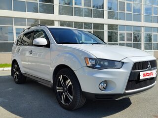 2011 Mitsubishi Outlander II Рестайлинг, белый, 1130000 рублей, вид 2