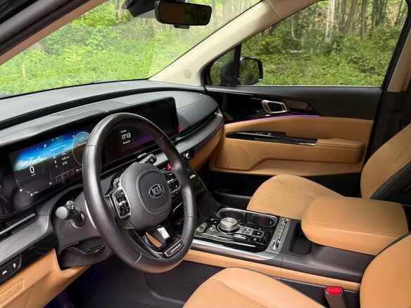 2020 Kia Carnival IV, чёрный, 4050000 рублей - вид 10