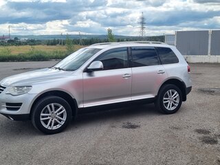 2009 Volkswagen Touareg I Рестайлинг, серебристый, 1300000 рублей, вид 1