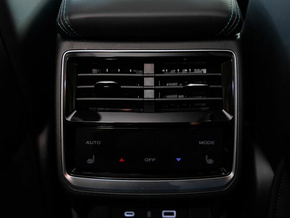 2026 Geely Monjaro I Рестайлинг, белый, 4954990 рублей - вид 16
