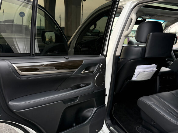 2018 Lexus LX 570 III Рестайлинг 2, белый, 9250000 рублей - вид 15
