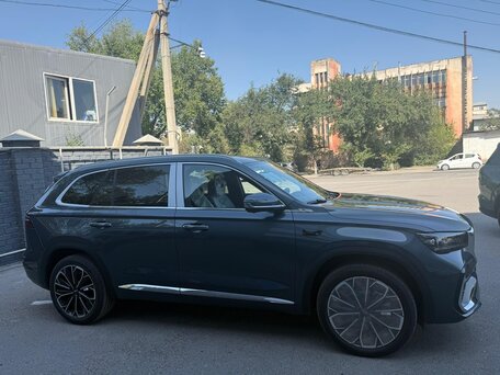 2026 Geely Monjaro (Xingyue L) I Рестайлинг 2 (China Market), серый, 4180000 рублей, вид 3