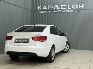 2010 Kia Cerato 5-speed II, белый, 650000 рублей, вид 2