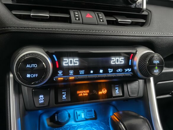 2020 Toyota RAV4 V (XA50), белый - вид 17