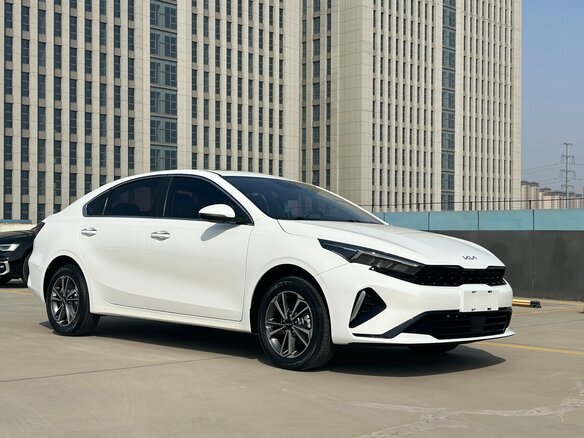 2022 Kia K3 II (China Market) Рестайлинг, белый, 2033000 рублей - вид 6