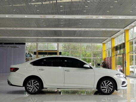 2023 Volkswagen Lavida III Рестайлинг, белый, 1550000 рублей, вид 4