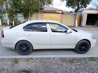 2013 Skoda Octavia II (A5) Рестайлинг, белый, 900000 рублей, вид 4