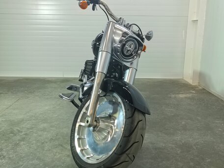 2018 Harley-Davidson Fat Boy, чёрный, 1759000 рублей, вид 3
