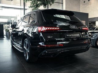 2022 Audi Q7 55 TFSI II (4M) Рестайлинг, чёрный, 9140000 рублей, вид 3