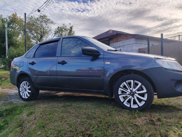 2015 Lada (ВАЗ) Granta I, серебристый, 260000 рублей - вид 4