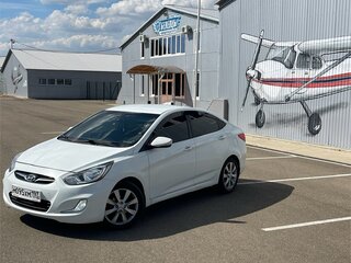 2011 Hyundai Solaris I, белый, 930000 рублей, вид 1