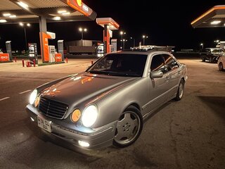 2000 Mercedes-Benz E-Класс 320 II (W210, S210) Рестайлинг, серебристый, 650000 рублей, вид 1