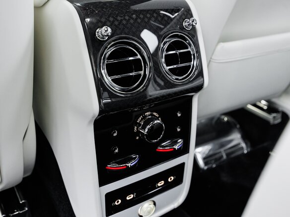 2026 Rolls-Royce Cullinan Black Badge I Рестайлинг (Series II), чёрный, 73670000 рублей - вид 32