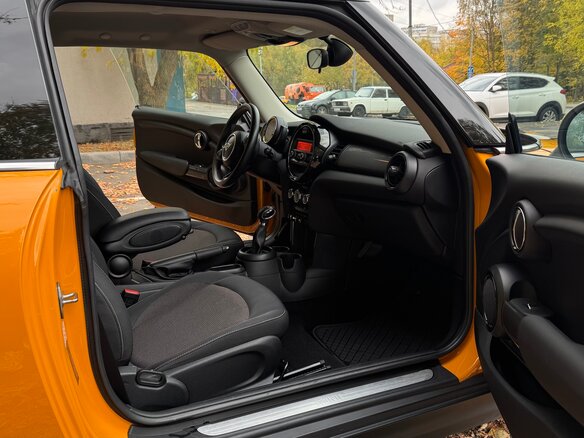 2018 Mini Hatch Cooper III (F55/F56), жёлтый, 1800000 рублей - вид 12
